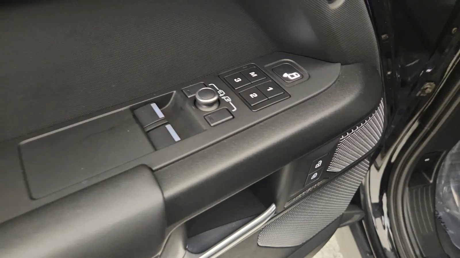 Used 2022 Land Rover Defender 90 V8 image 32