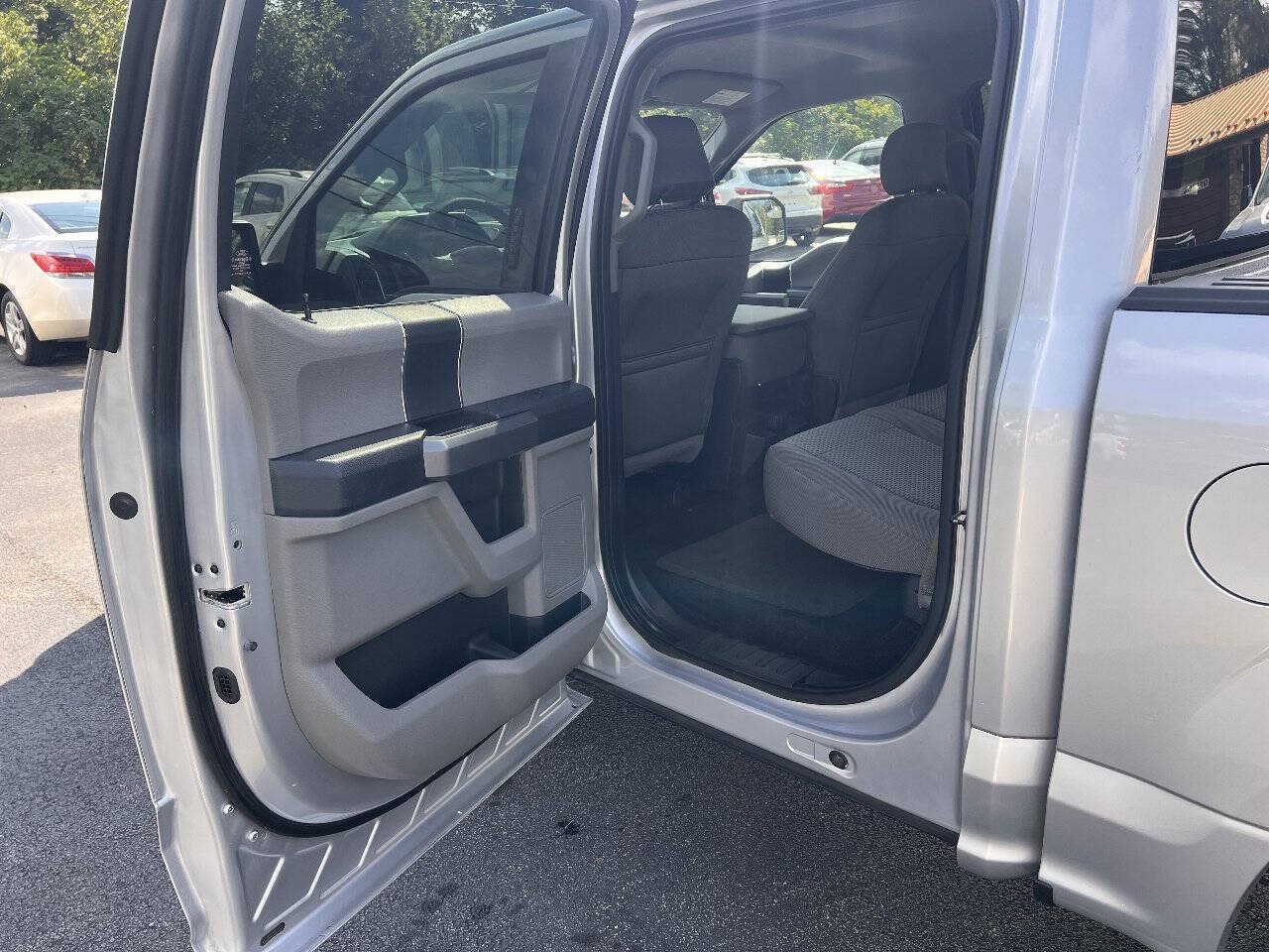Used 2015 Ford F150 XLT AWD/4WD image 17