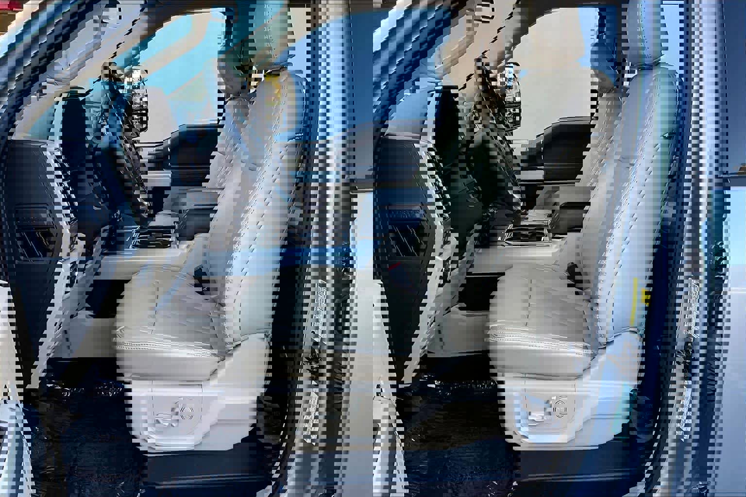 Used 2021 Ford F250 Lariat w/ Lariat Ultimate Package image 7