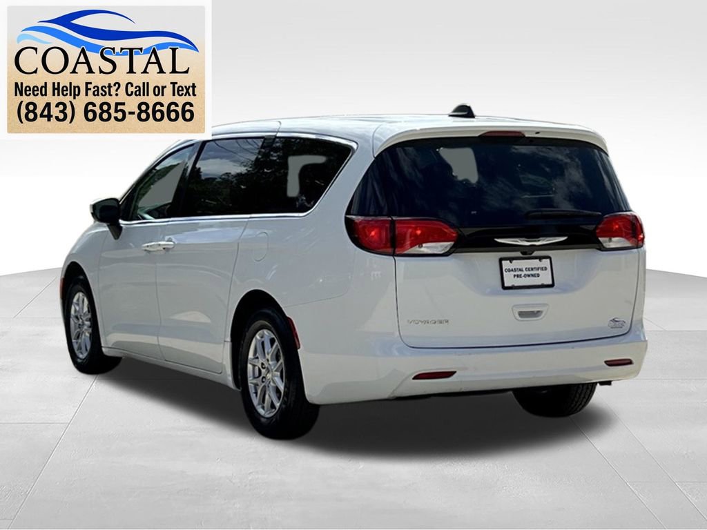 Used 2023 Chrysler Voyager LX FWD image 14