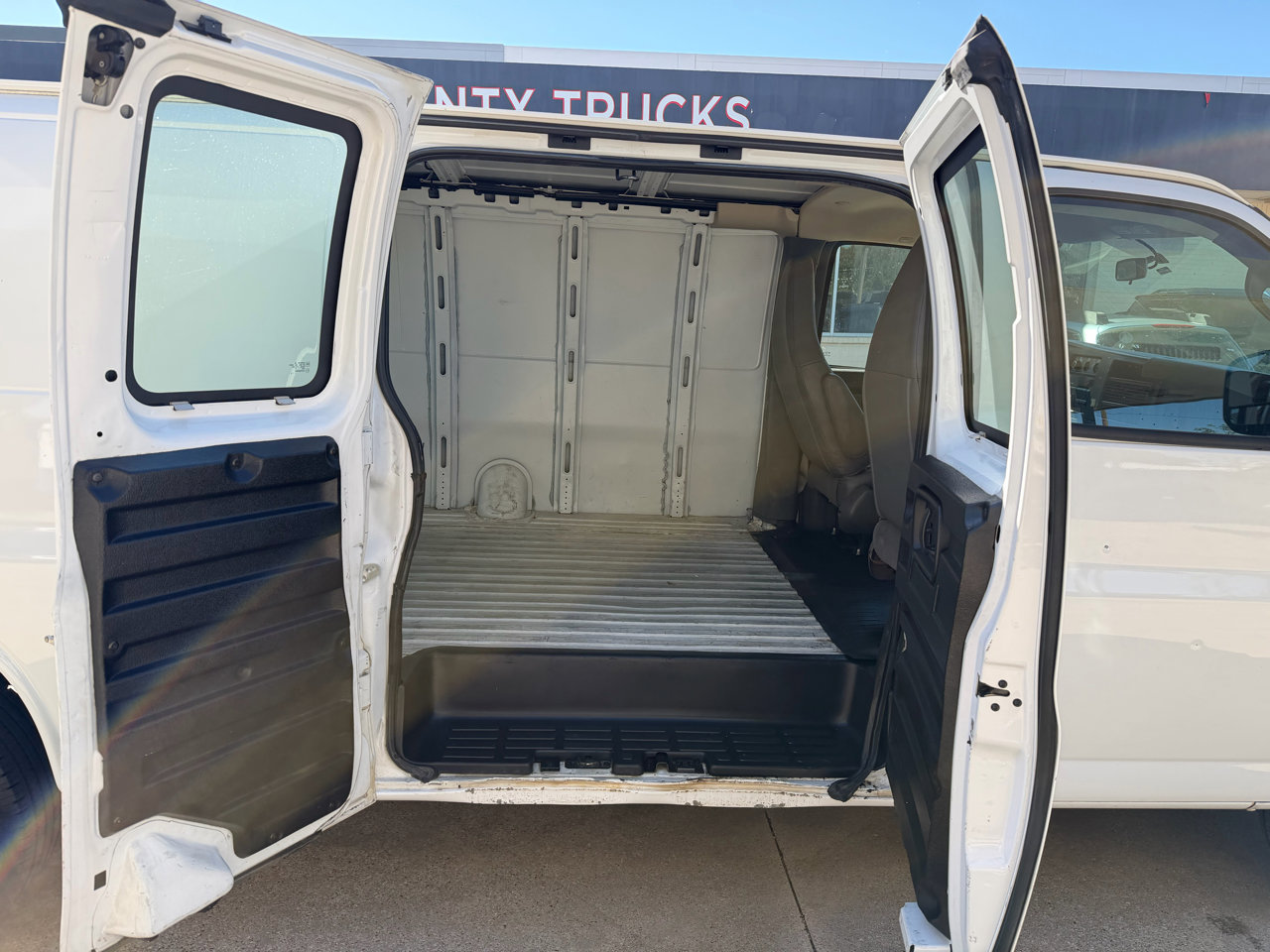 Used 2016 GMC Savana 2500 Extended image 24