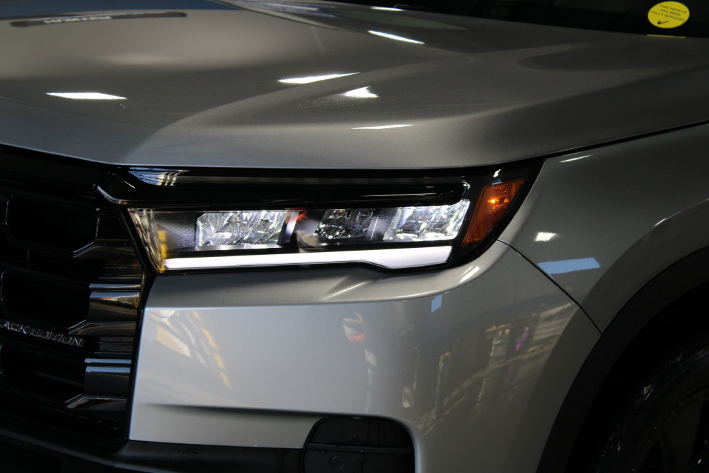 New 2026 Honda Pilot Black Edition image 2