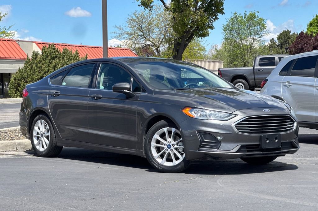 Used 2019 Ford Fusion SE FWD image 1