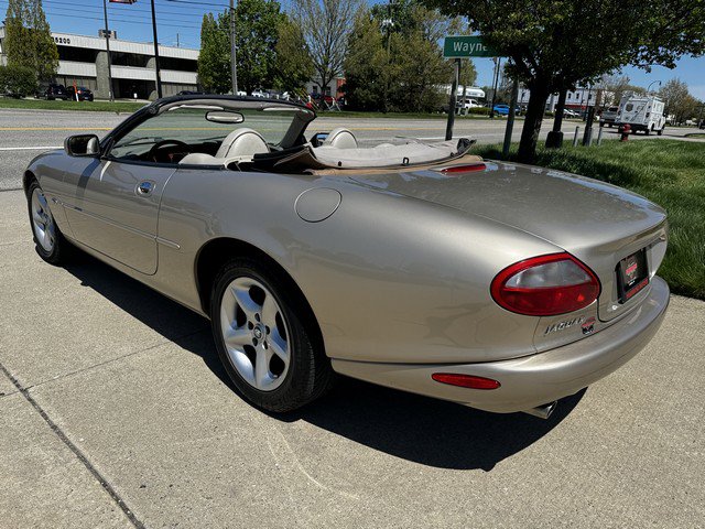 Used 2000 Jaguar XK8 Convertible RWD image 7