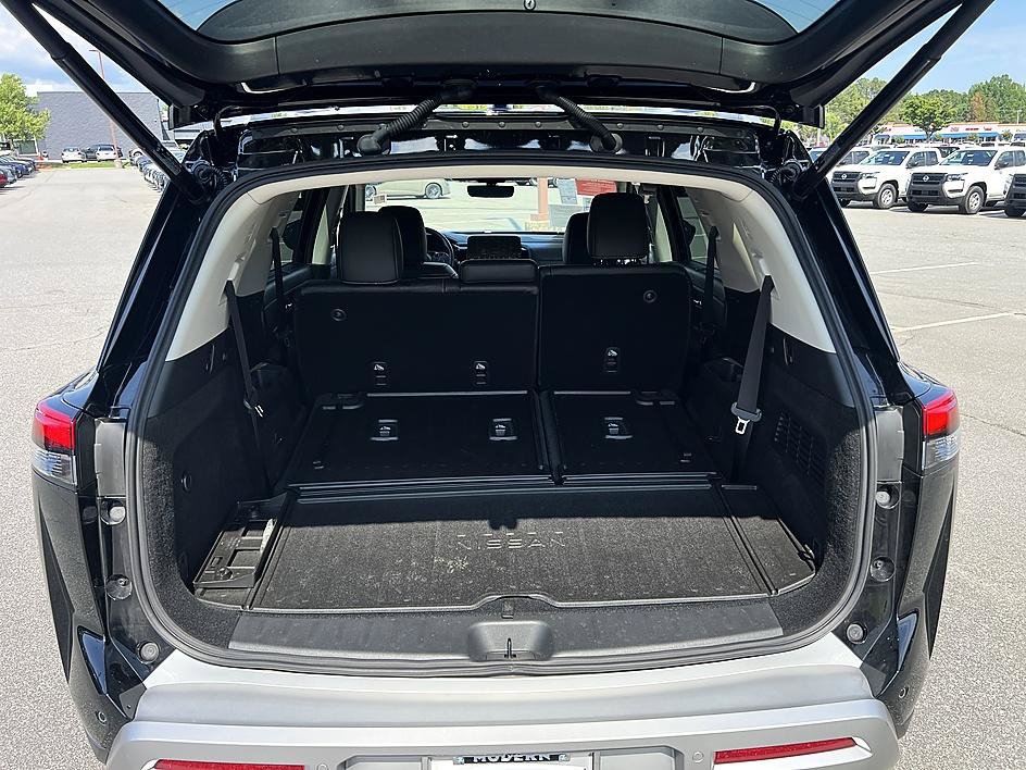 Certified 2025 Nissan Pathfinder SL w/ Cargo Package FWD image 15