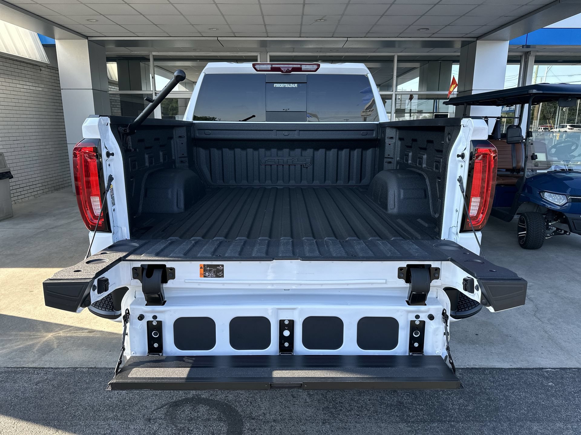 Used 2024 GMC Sierra 1500 AT4 w/ Technology Package AWD/4WD image 36