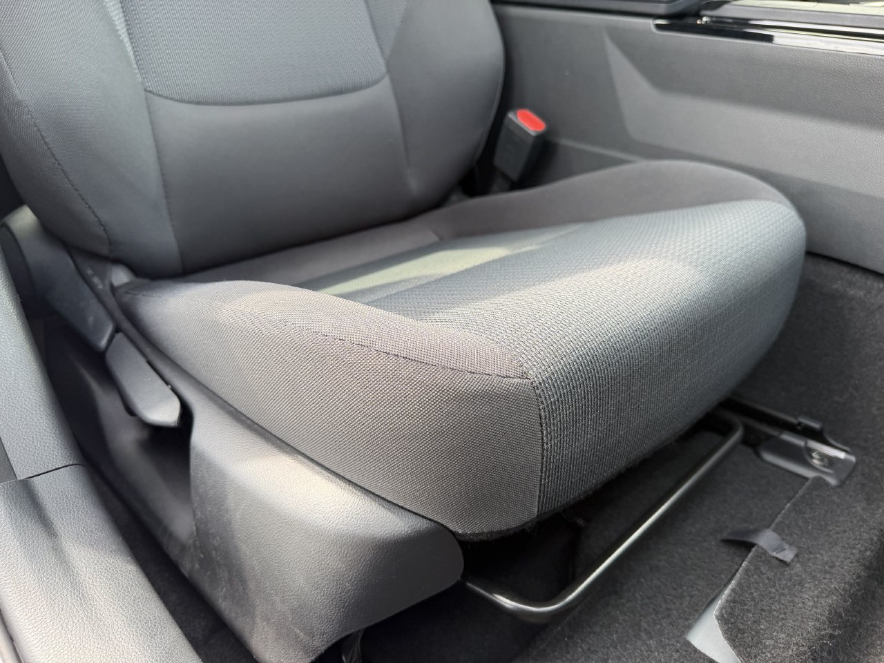 Used 2025 Toyota Prius LE FWD image 25