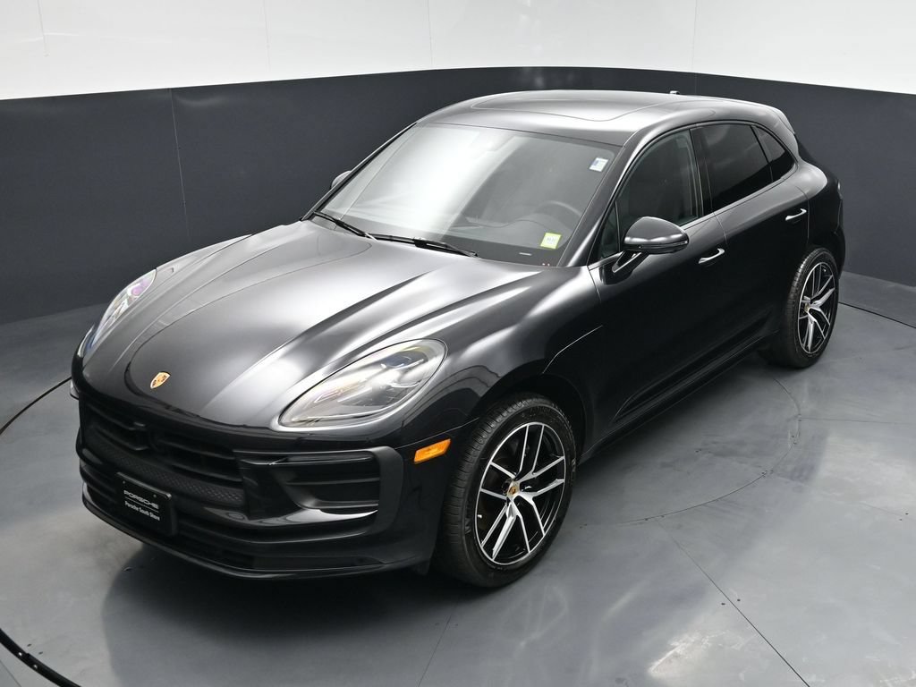 Certified 2025 Porsche Macan AWD/4WD image 16