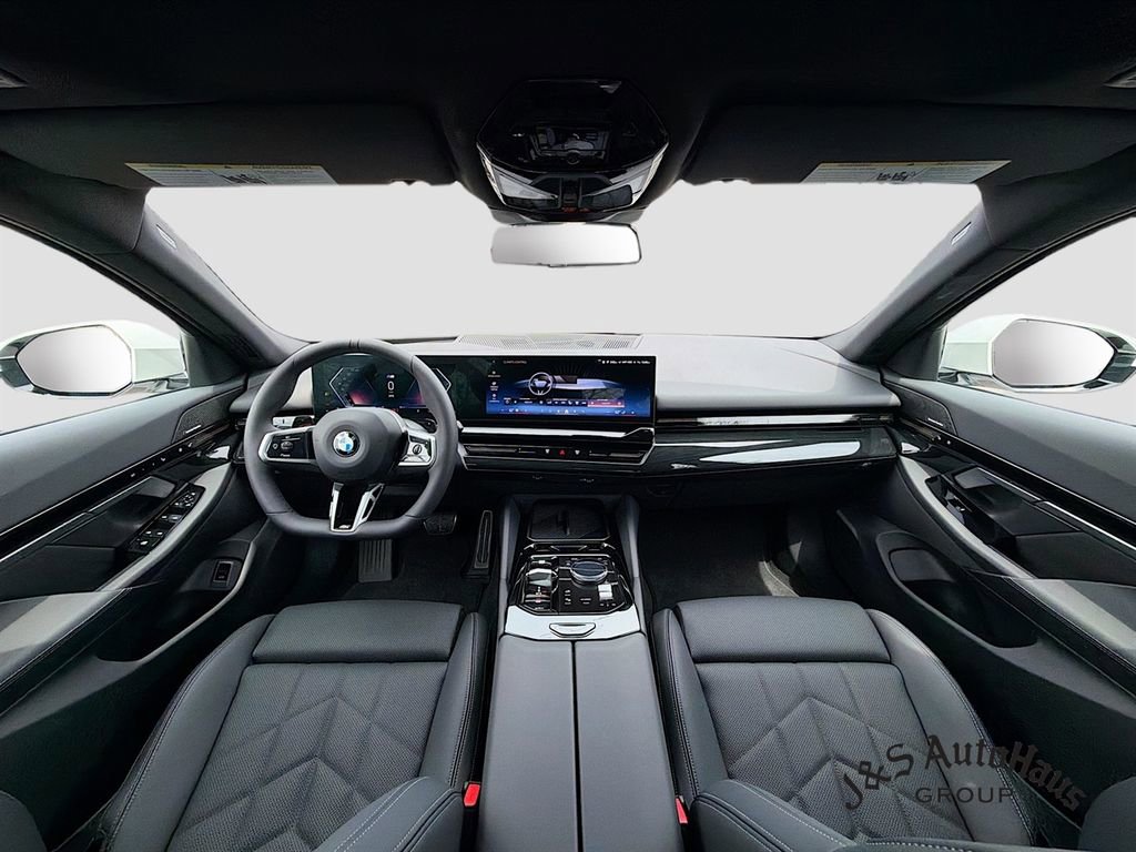 Used 2026 BMW 530i xDrive w/ M Sport Package AWD/4WD image 28