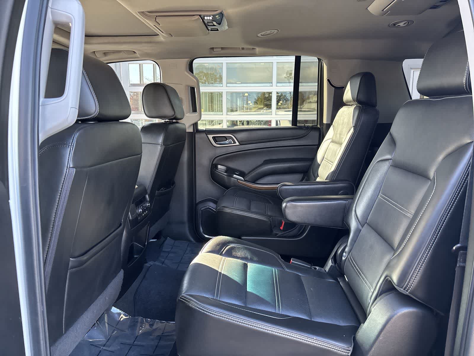 Used 2020 GMC Yukon XL Denali w/ Denali Premium Package AWD/4WD image 7