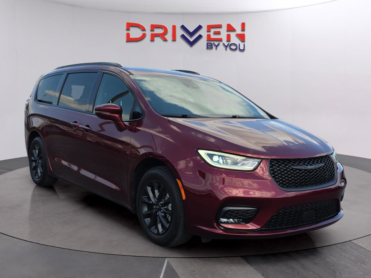 Used 2021 Chrysler Pacifica Touring w/ S Appearance Package image 7
