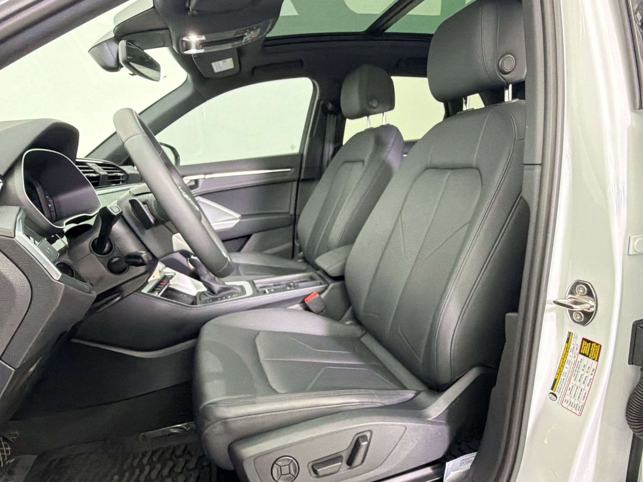 Certified 2025 Audi Q3 2.0T Premium image 5