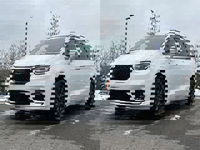 Used 2021 Chrysler Pacifica Limited w/ S Appearance Package image 23