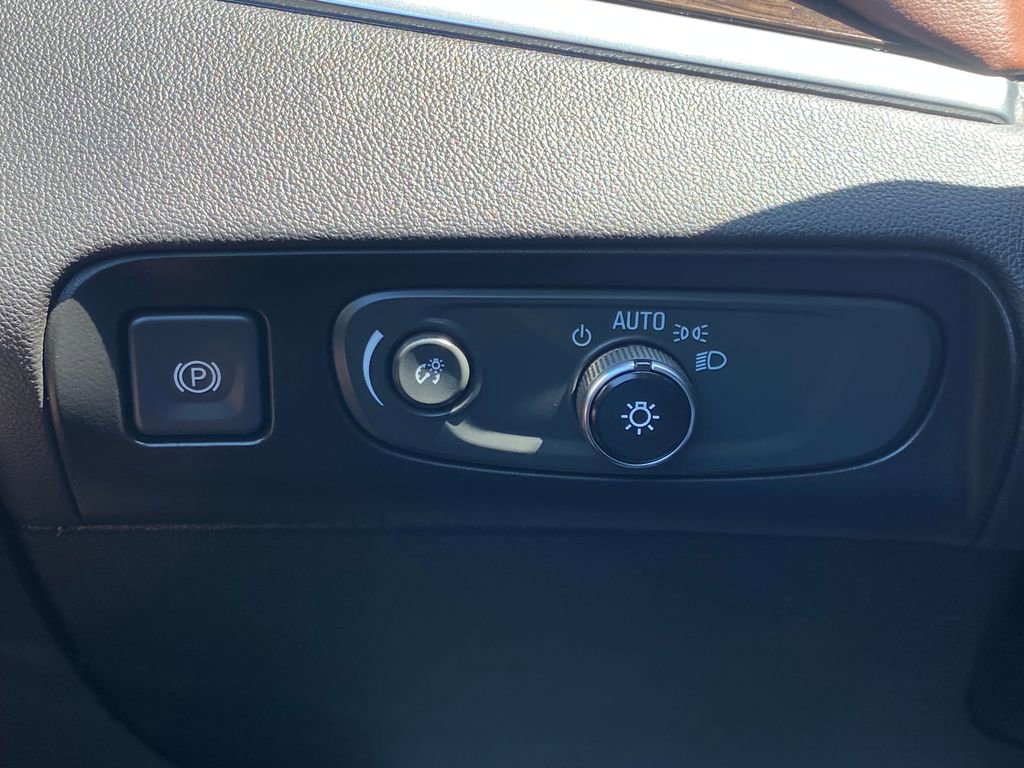 Used 2020 Buick Enclave Avenir w/ Avenir Technology Package AWD/4WD image 29
