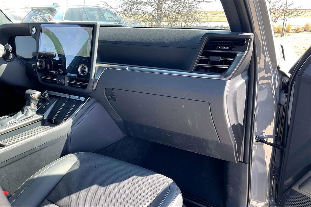 Used 2024 Lexus GX 550 w/ Accessory Package (Z1) image 19