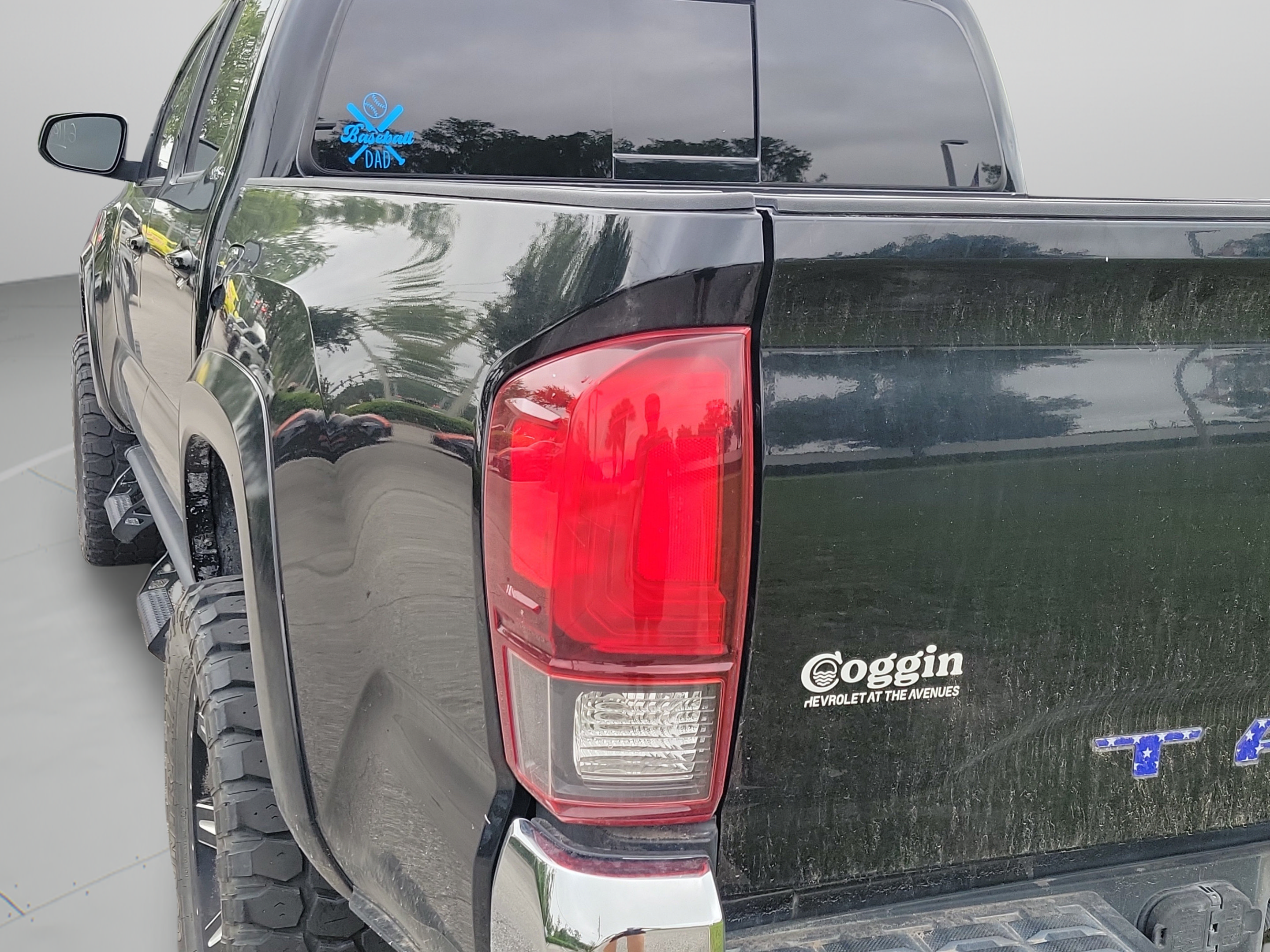 Used 2018 Toyota Tacoma SR5 RWD image 24