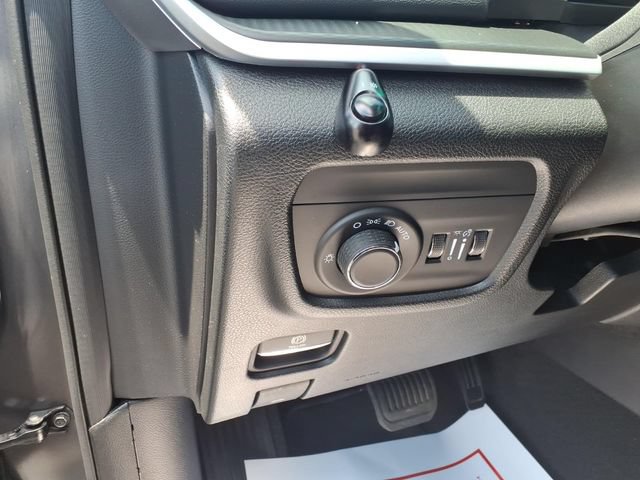 Used 2025 Jeep Grand Cherokee Laredo RWD image 17