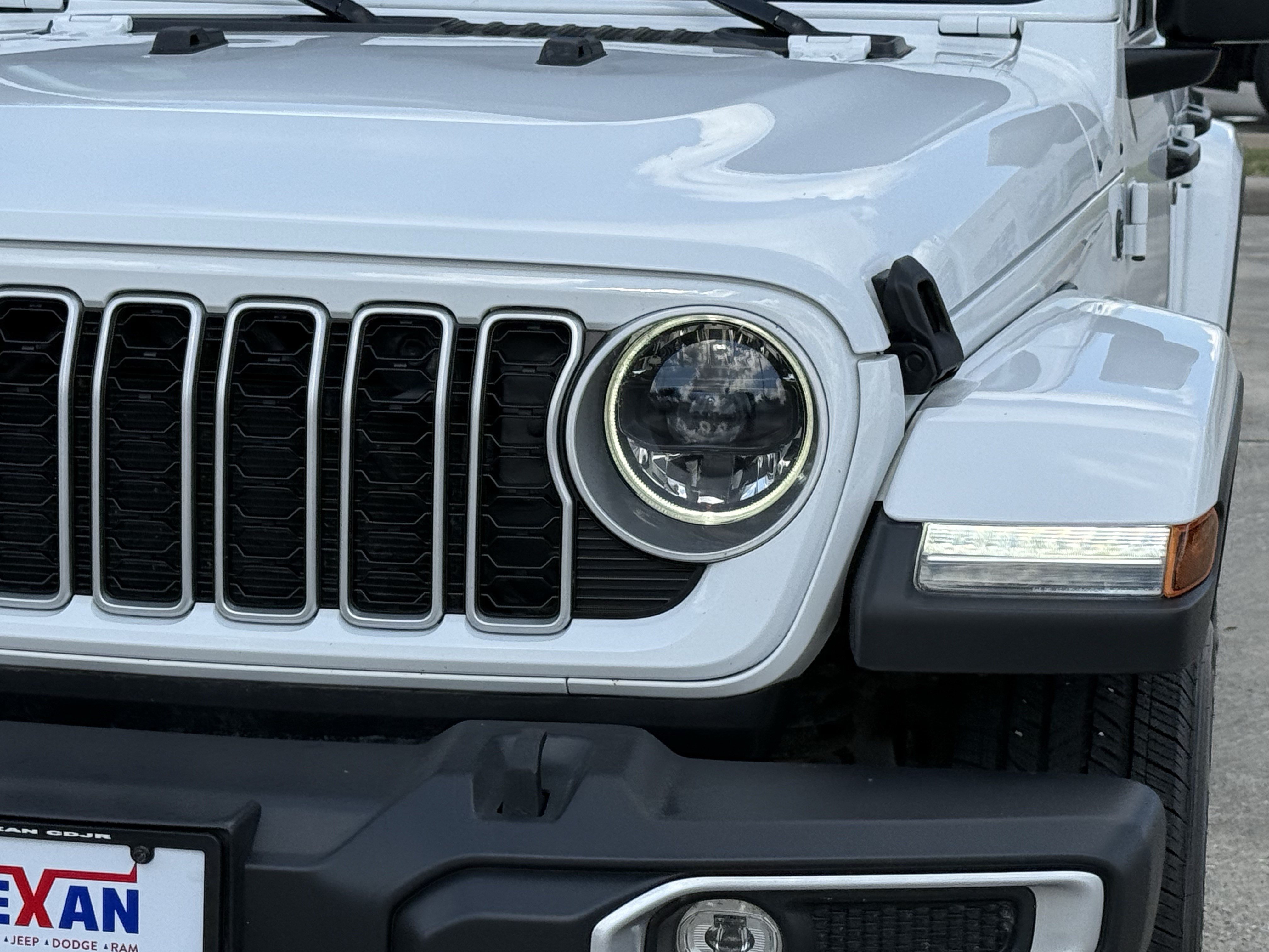 Used 2025 Jeep Wrangler Unlimited Sahara AWD/4WD image 12