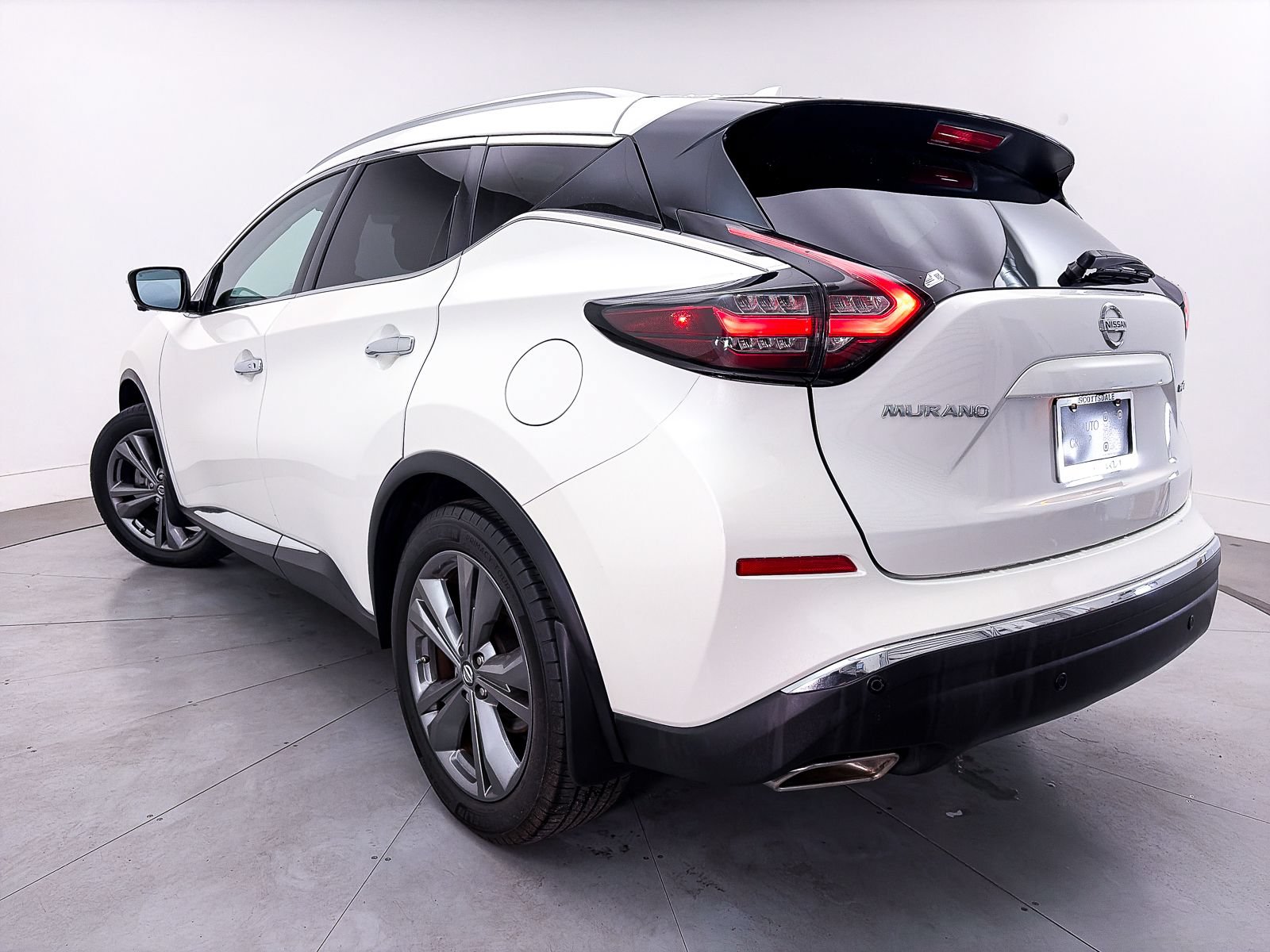 Used 2019 Nissan Murano Platinum w/ Cargo Package FWD image 2