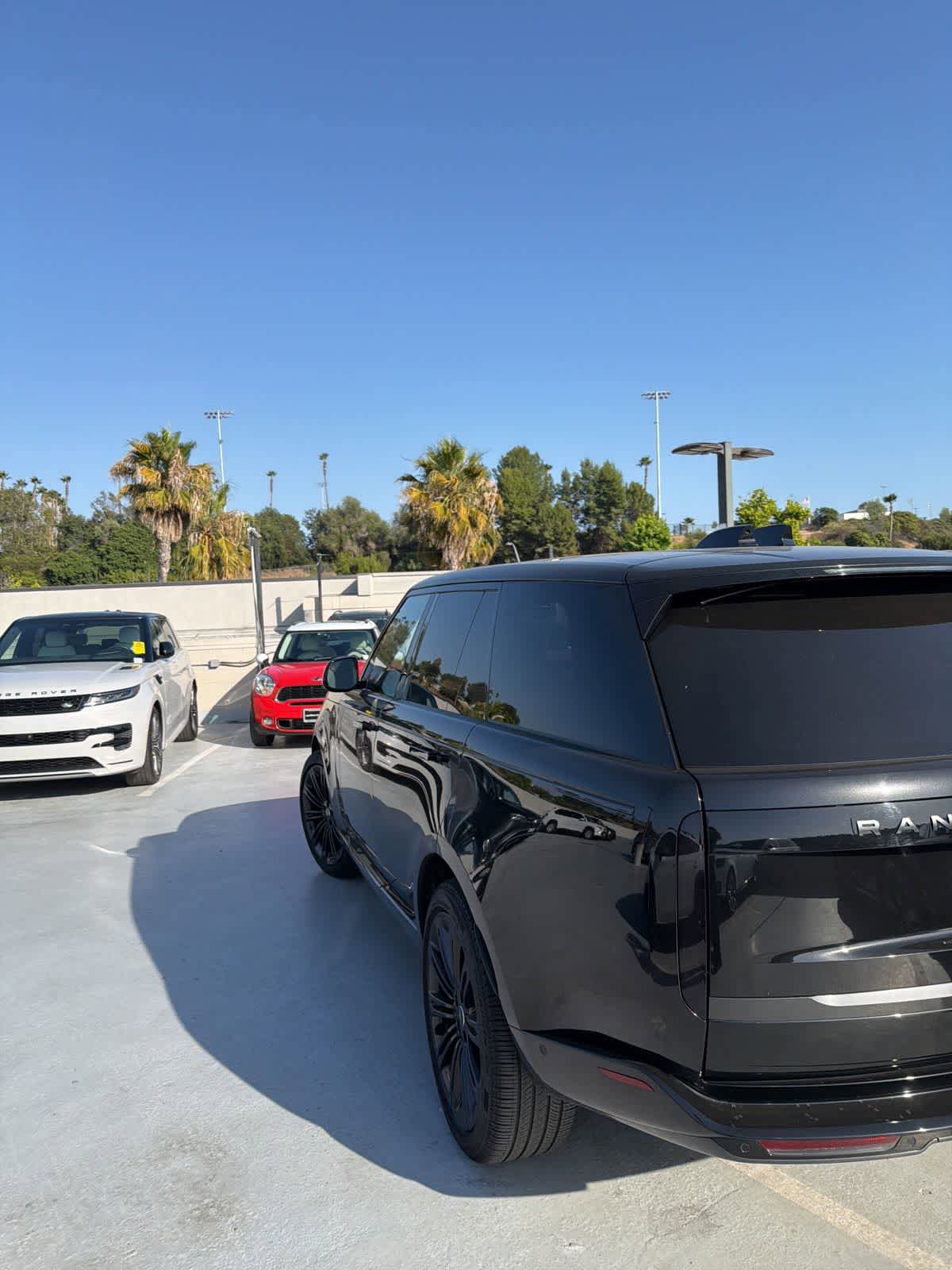 Used 2025 Land Rover Range Rover SE AWD/4WD image 5