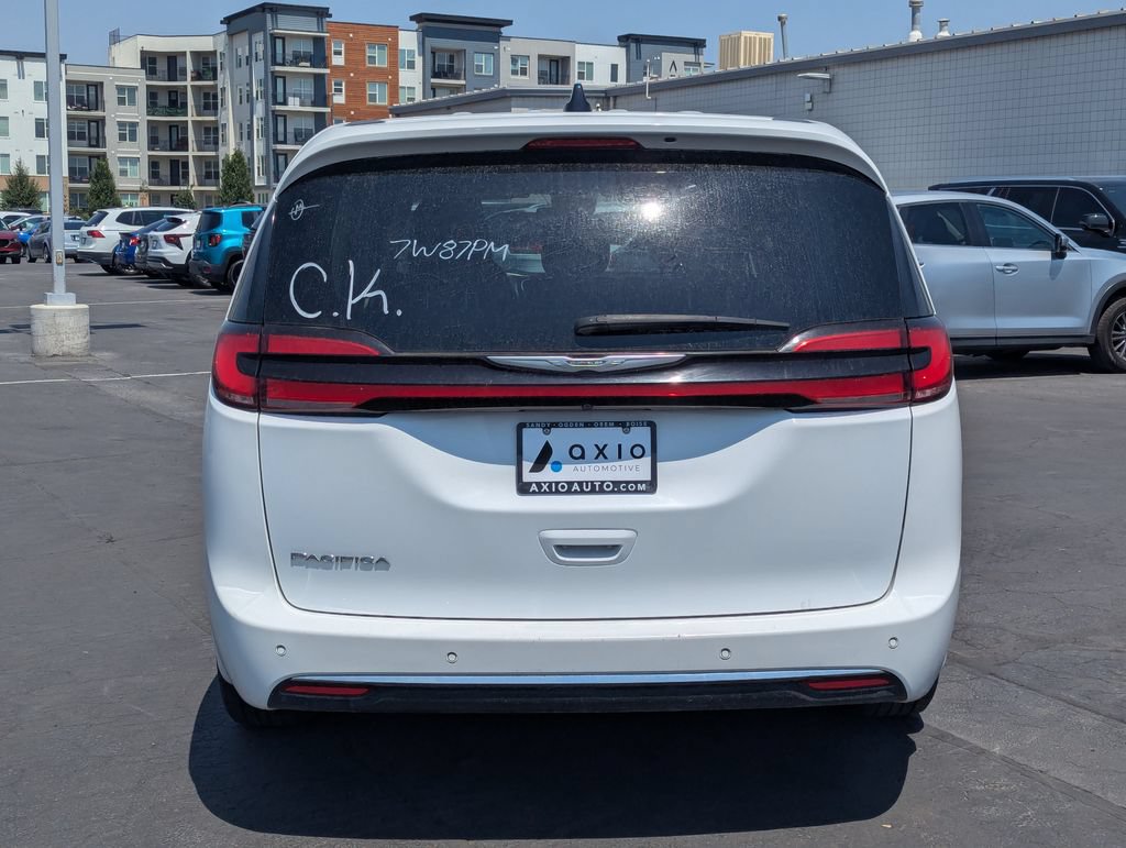 Used 2023 Chrysler Pacifica Touring-L FWD image 6