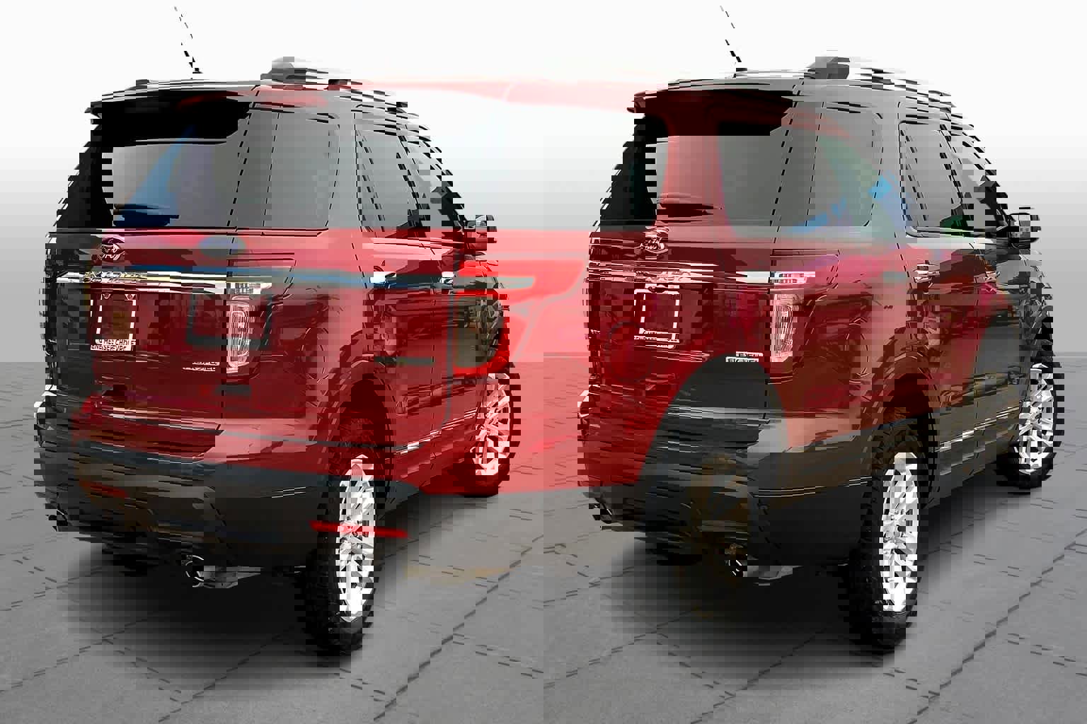 Used 2015 Ford Explorer XLT w/ Equipment Group 202B image 12