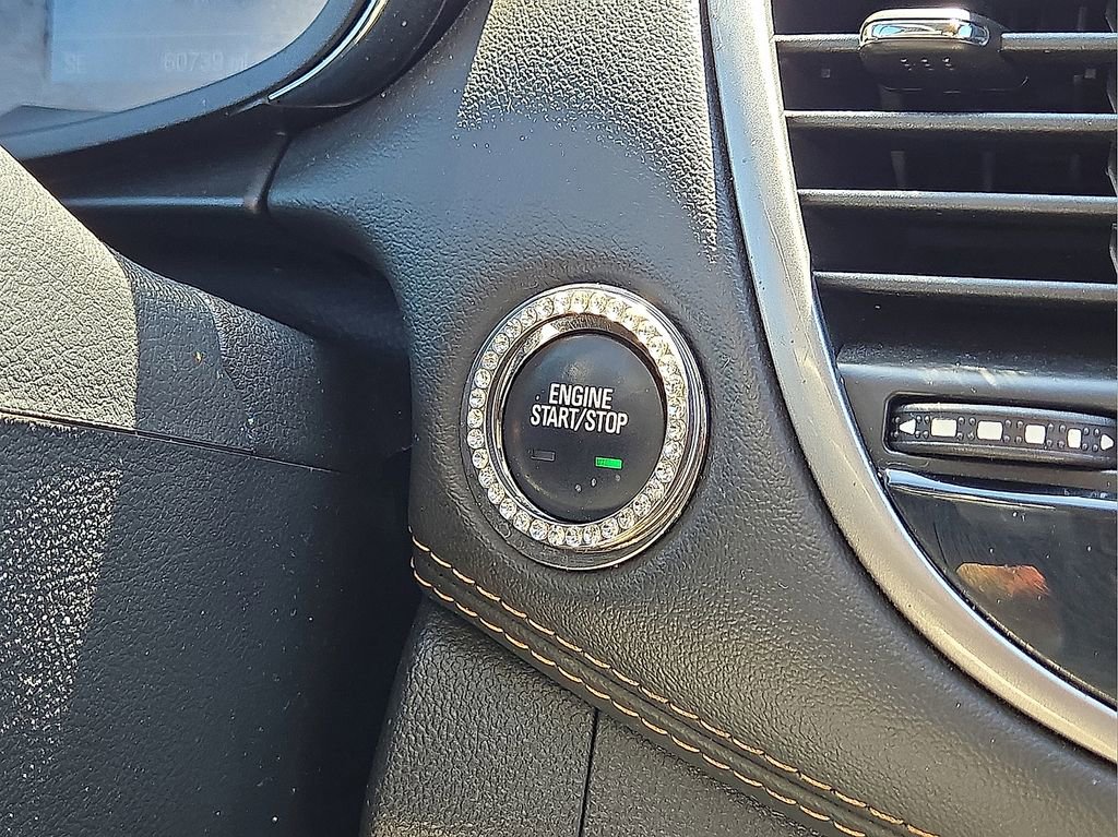 Used 2021 Chevrolet Trax LT w/ LT Convenience Package AWD/4WD image 30