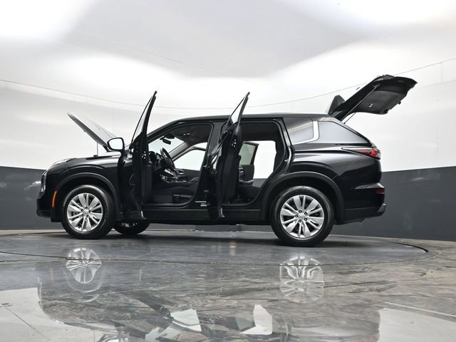 Used 2025 Mitsubishi Outlander ES image 39