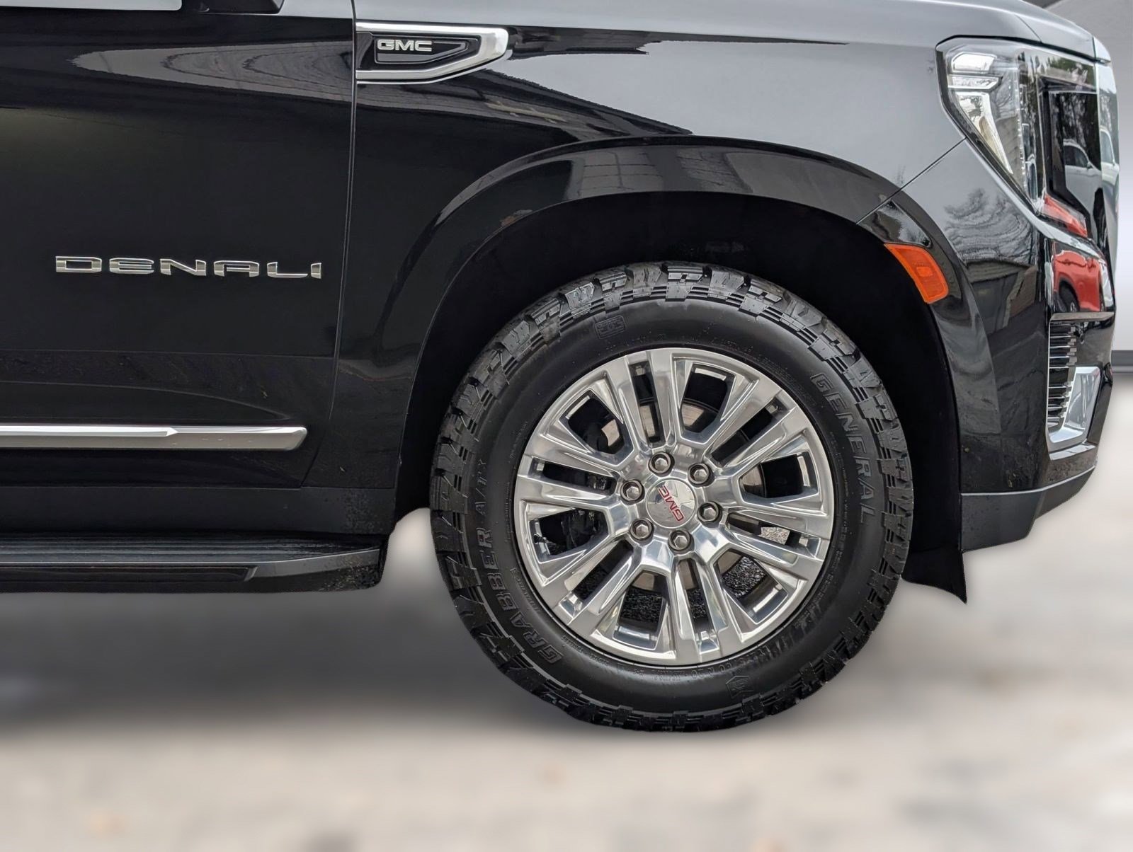 Used 2023 GMC Yukon Denali image 12
