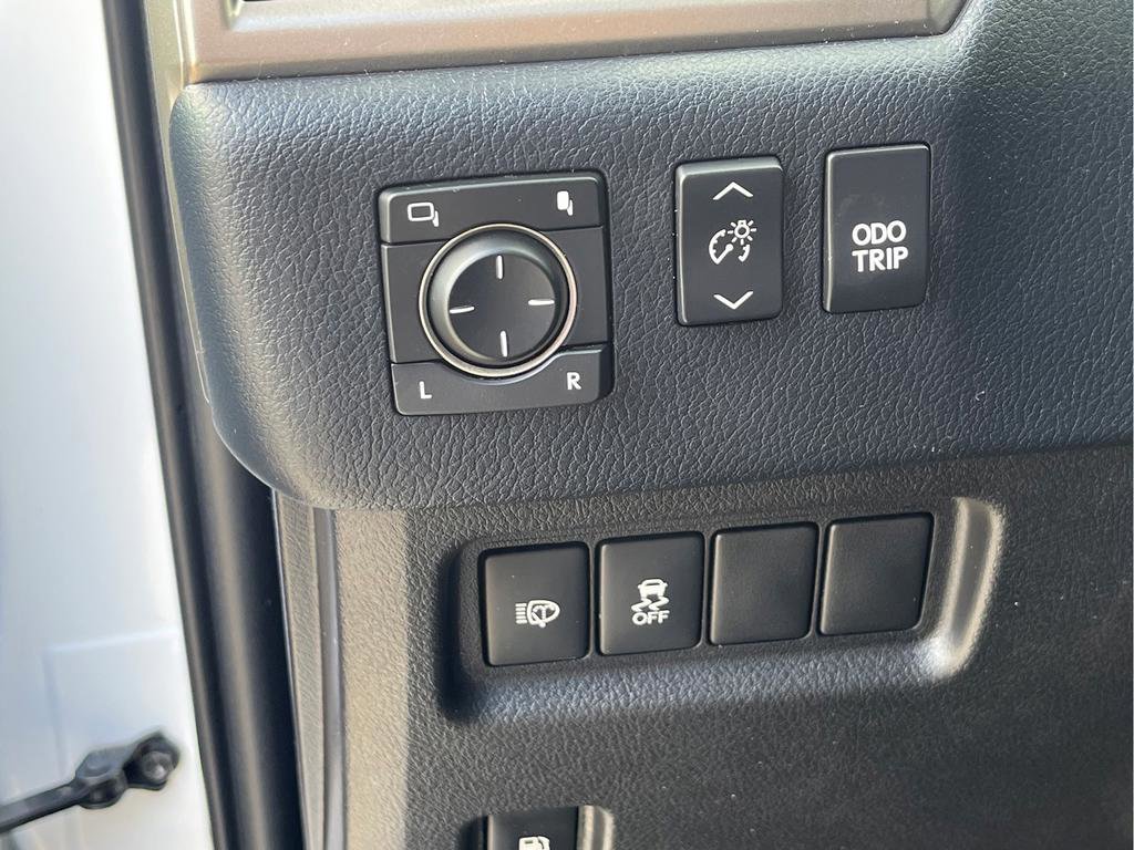 Used 2017 Lexus GX 460 Premium w/ Premium Package image 29