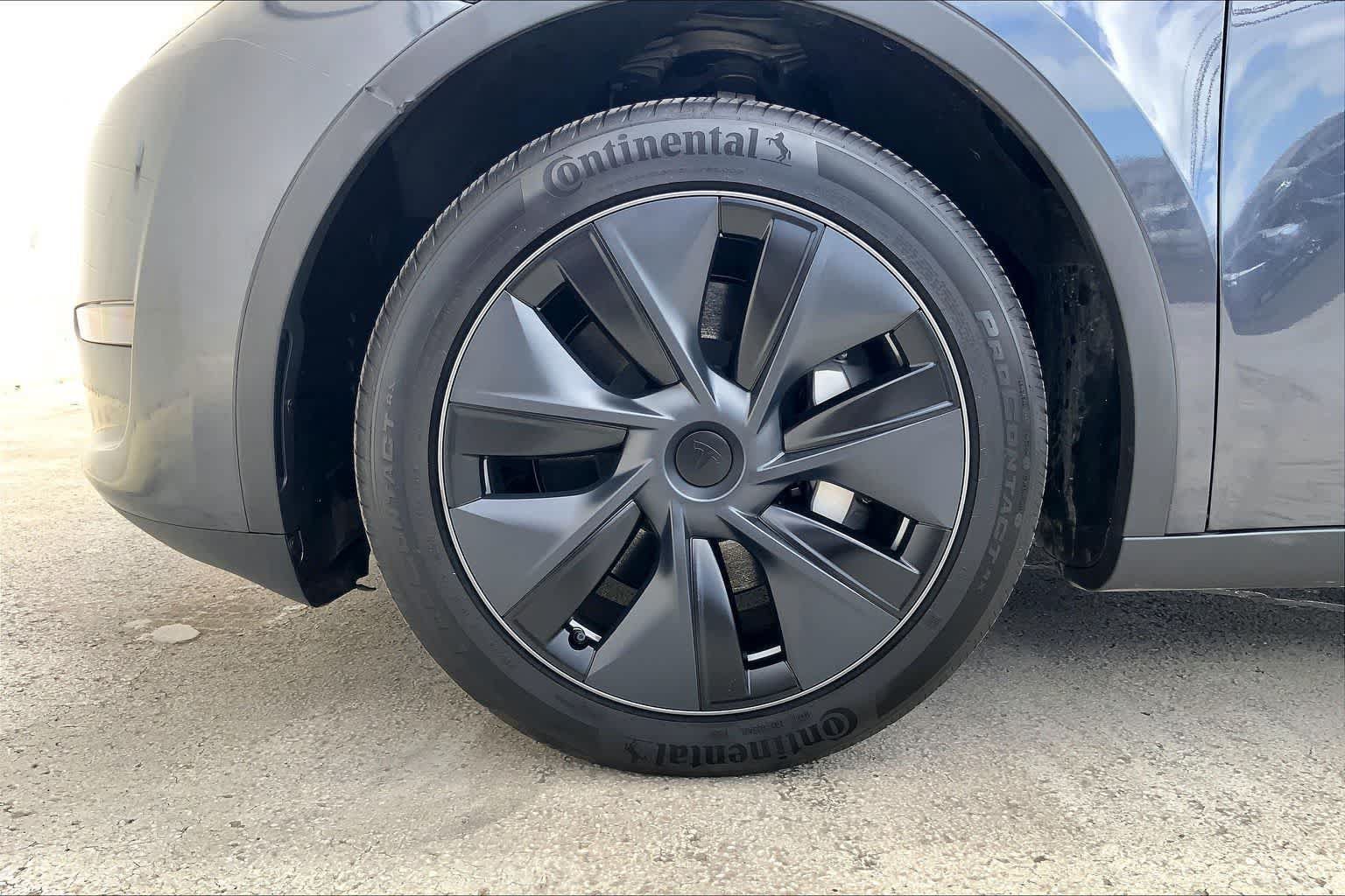Used 2024 Tesla Model Y 2WD image 7