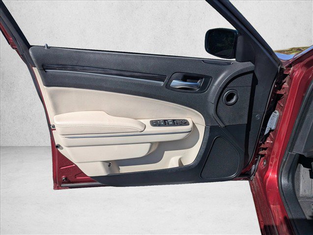 Used 2013 Chrysler 300 C RWD image 21