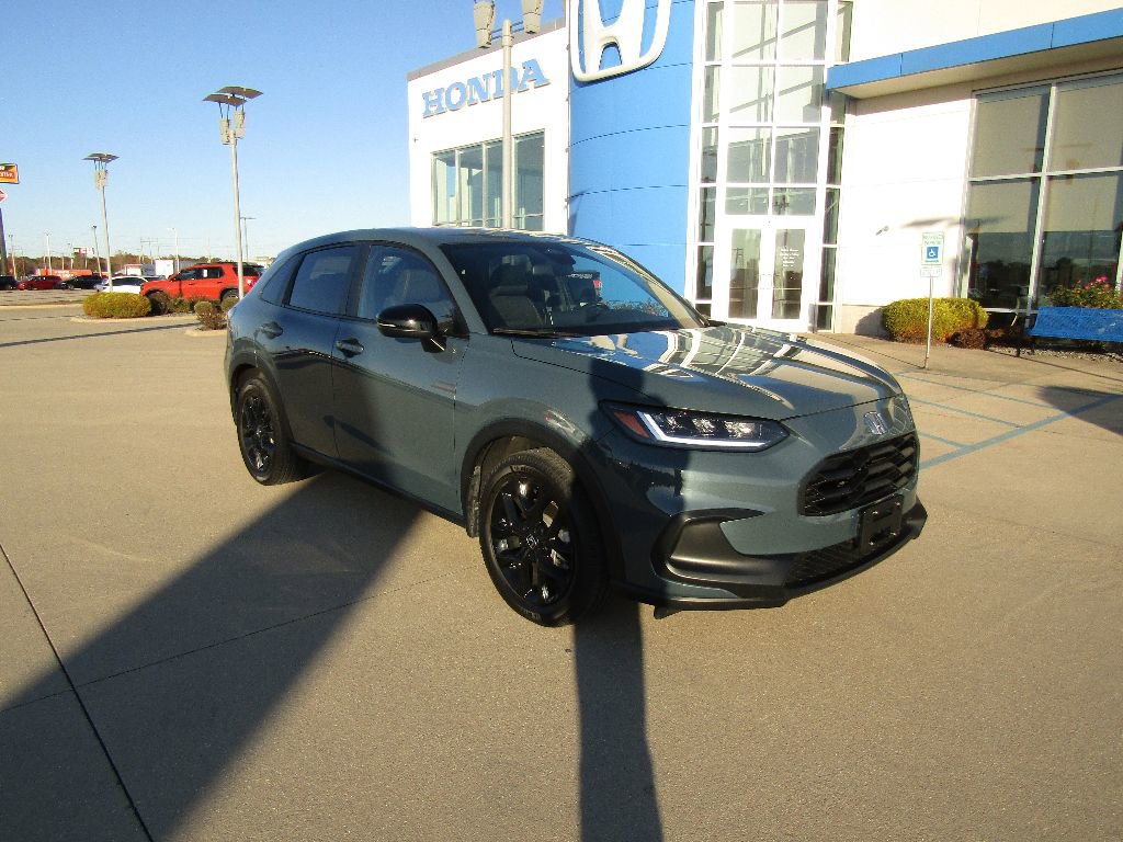 Used 2023 Honda HR-V Sport image 3