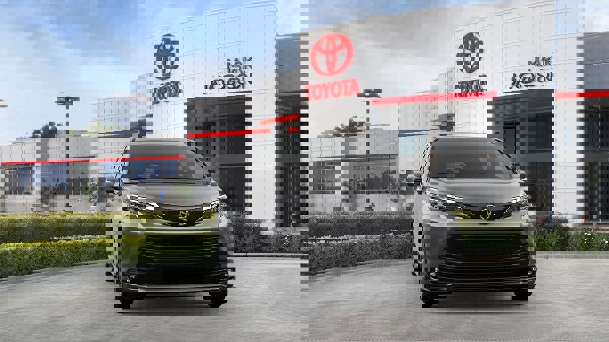 New 2026 Toyota Sienna XLE image 16