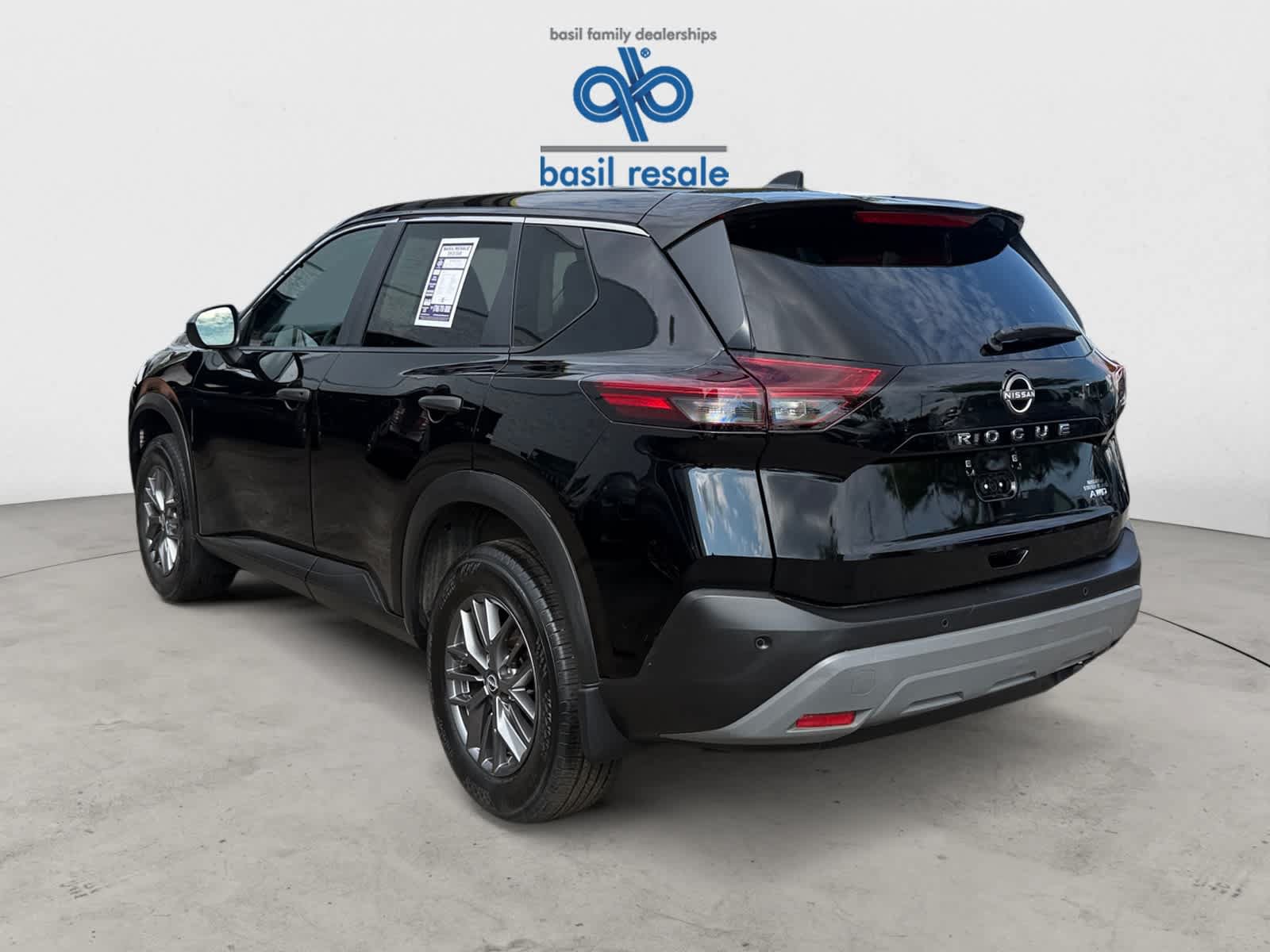 Used 2023 Nissan Rogue S AWD/4WD image 4