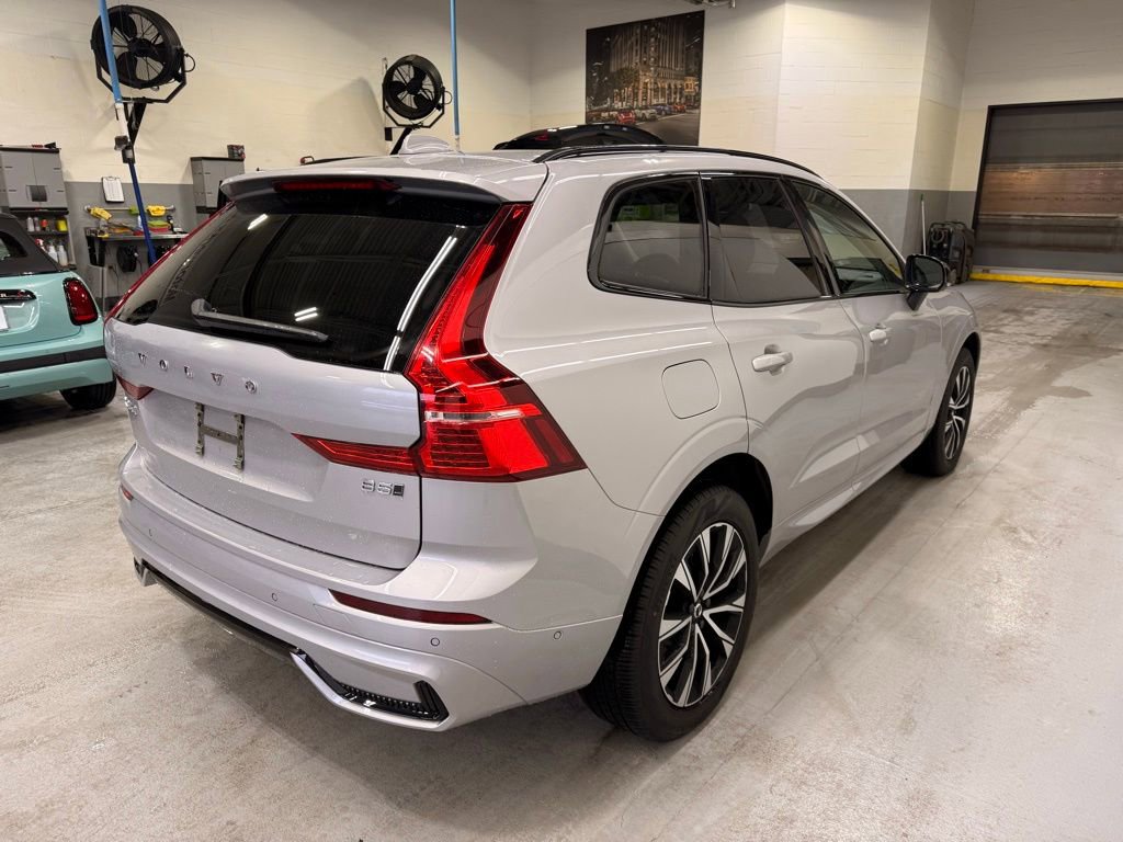 Used 2025 Volvo XC60 B5 Plus image 6