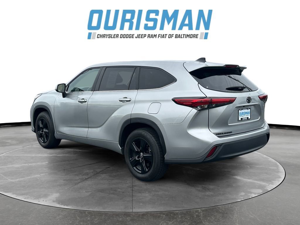 Used 2023 Toyota Highlander L image 4