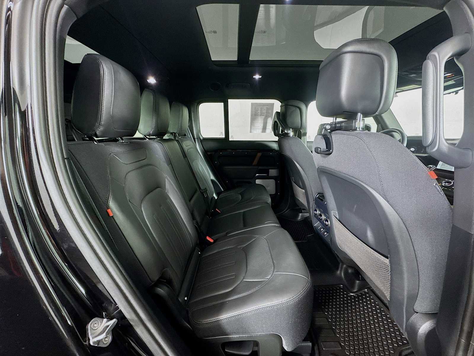 Used 2024 Land Rover Defender 130 X image 26