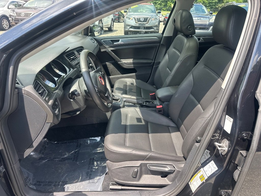 Used 2021 Volkswagen Golf 4-Door image 10