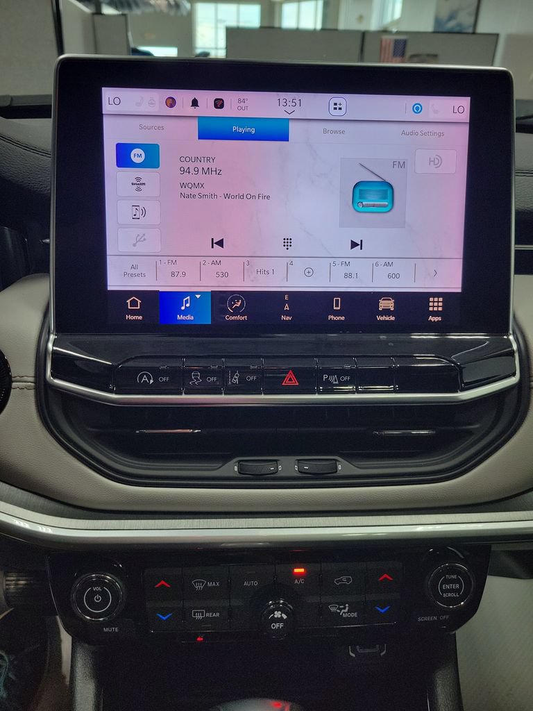 Certified 2024 Jeep Compass Limited w/ Elite Group AWD/4WD image 5