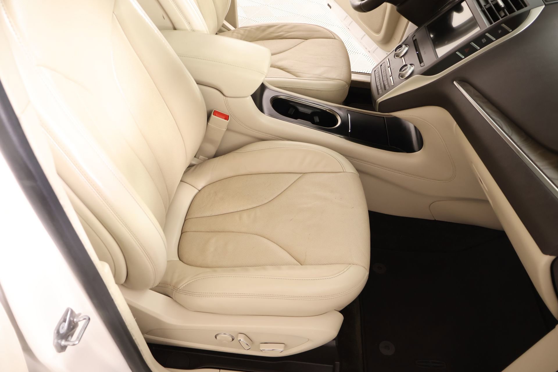 Used 2019 Lincoln MKC Reserve w/ MKC Climate Package FWD image 13