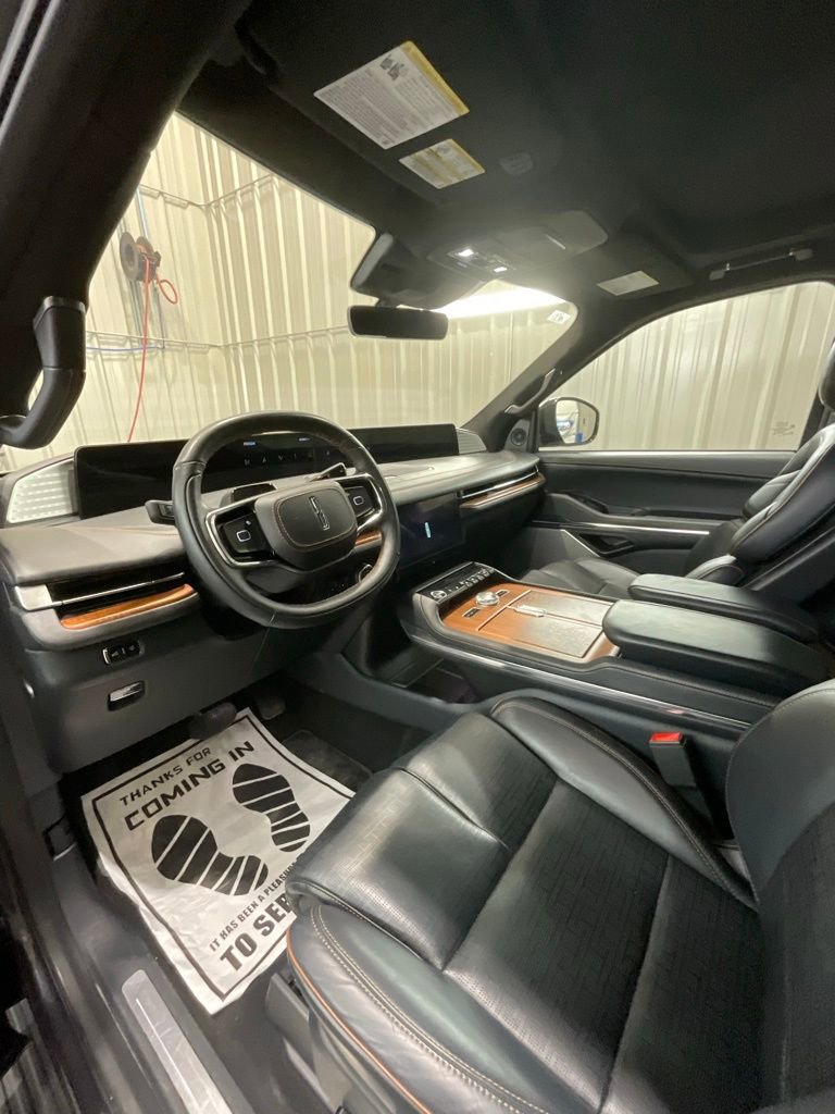 Used 2025 Lincoln Navigator Black Label image 9