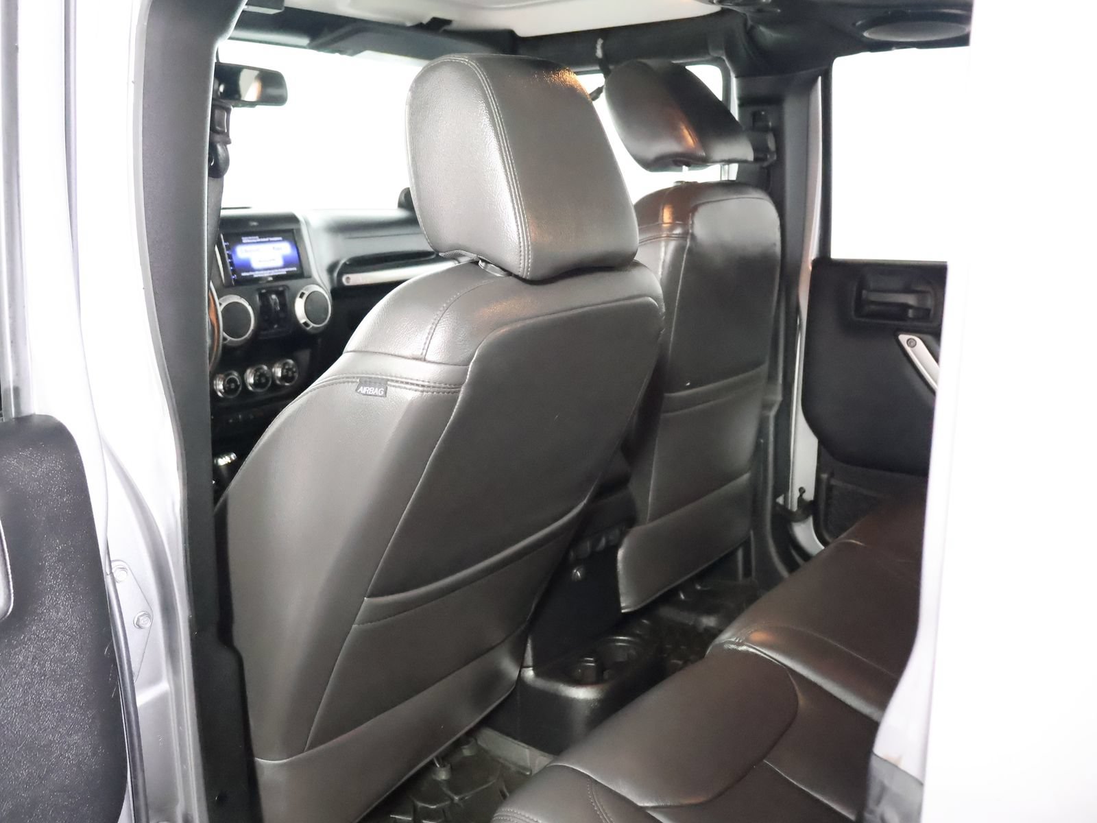 Used 2014 Jeep Wrangler Unlimited Sahara w/ Max Tow Package AWD/4WD image 40
