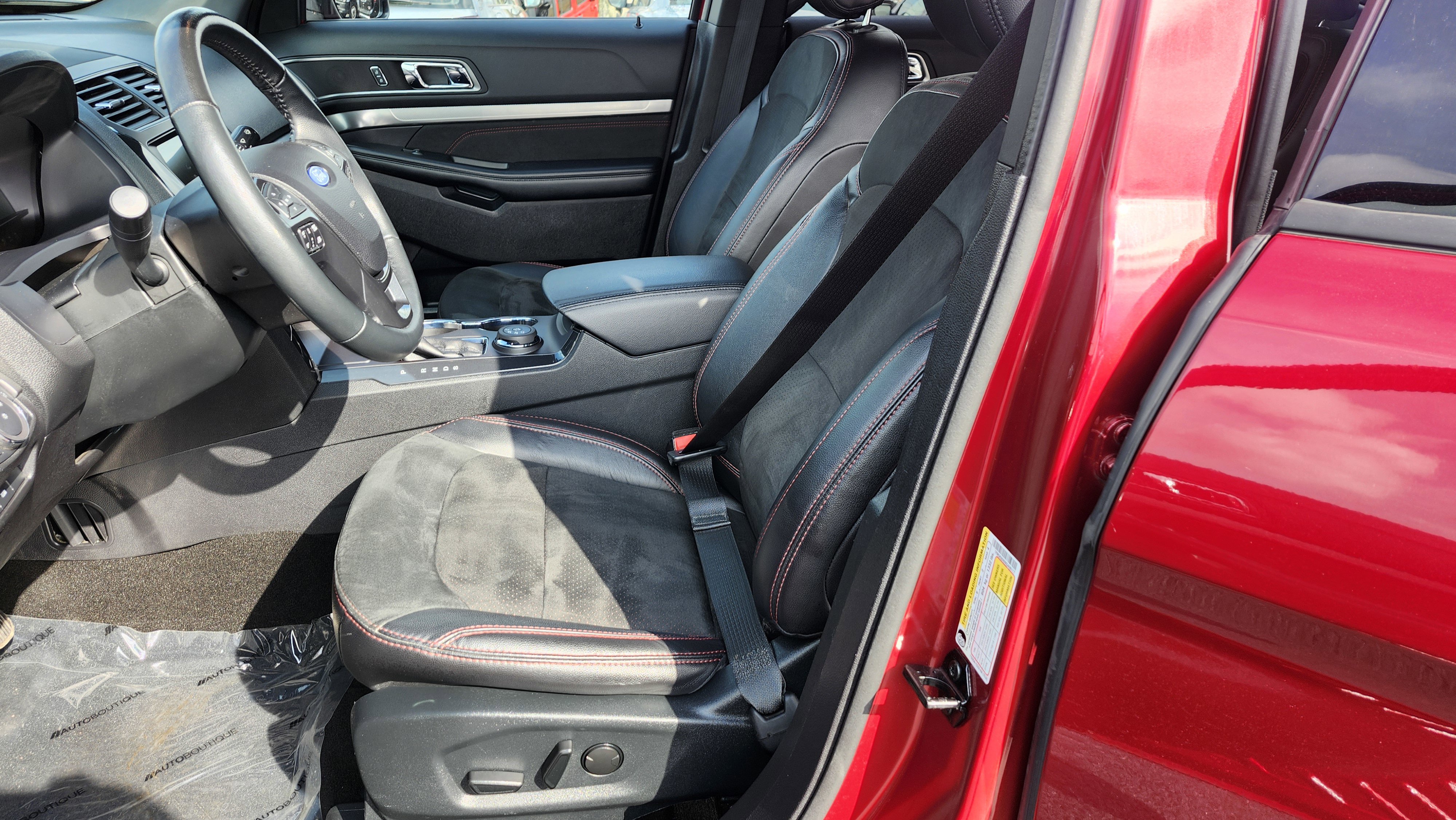 Used 2019 Ford Explorer XLT w/ Equipment Group 202A image 26