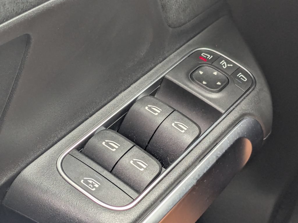 Certified 2024 Mercedes-Benz GLB 250 image 9