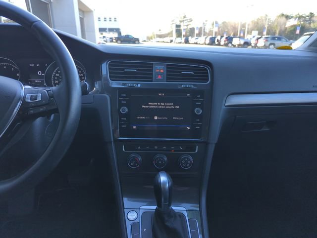 Used 2018 Volkswagen Golf SE image 24