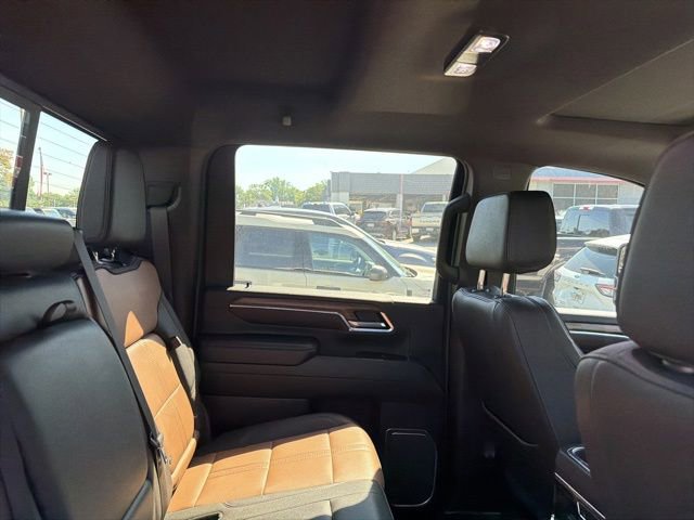 Used 2024 Chevrolet Silverado 2500 High Country w/ LPO, Dark Essentials Package AWD/4WD image 15