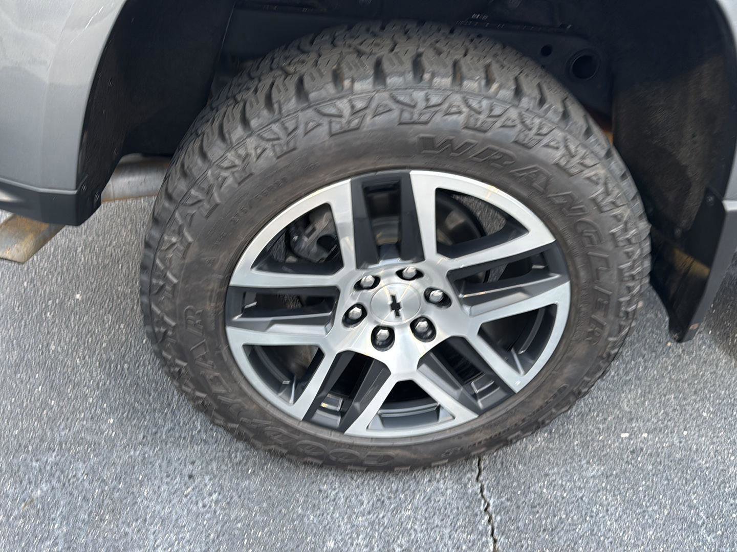 Used 2023 Chevrolet Colorado Z71 w/ Z71 Convenience Package 2 image 35