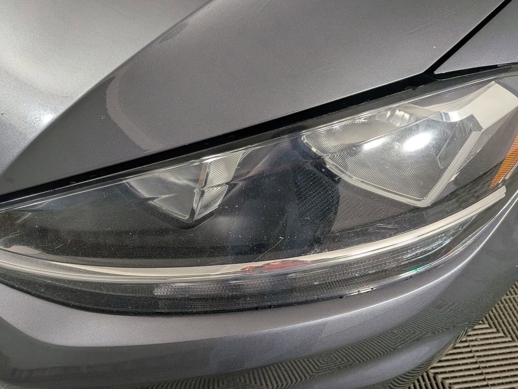 Used 2019 Volkswagen Golf S image 15