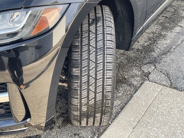 Used 2019 Jaguar F-PACE R-Sport image 13